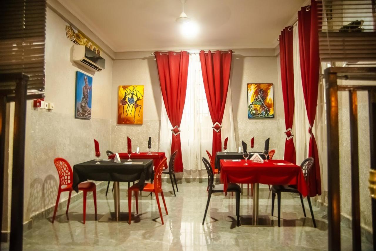Homey Lodge Kumasi Bagian luar foto