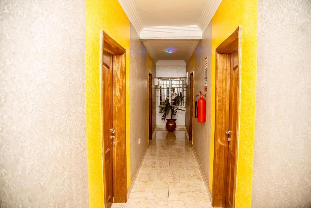 Homey Lodge Kumasi Bagian luar foto