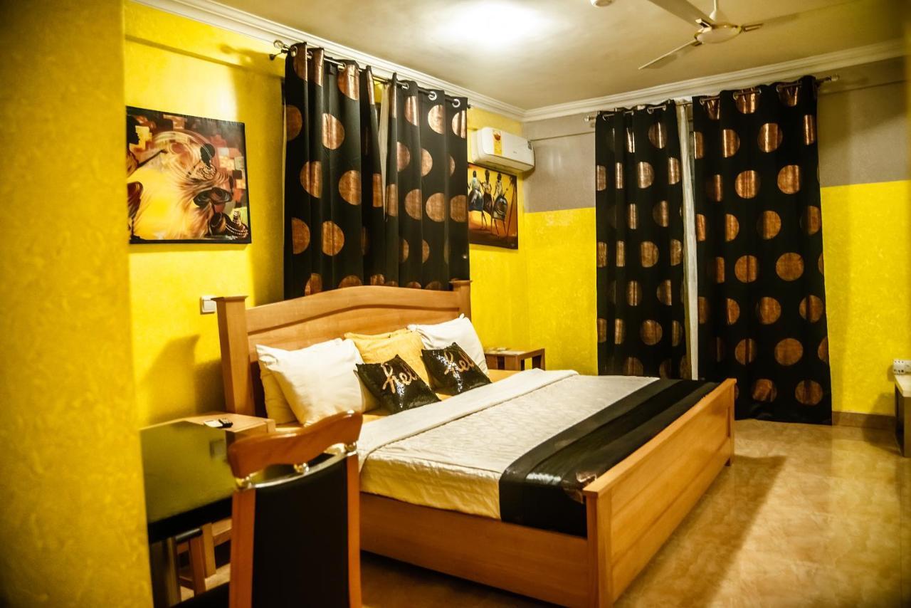 Homey Lodge Kumasi Bagian luar foto