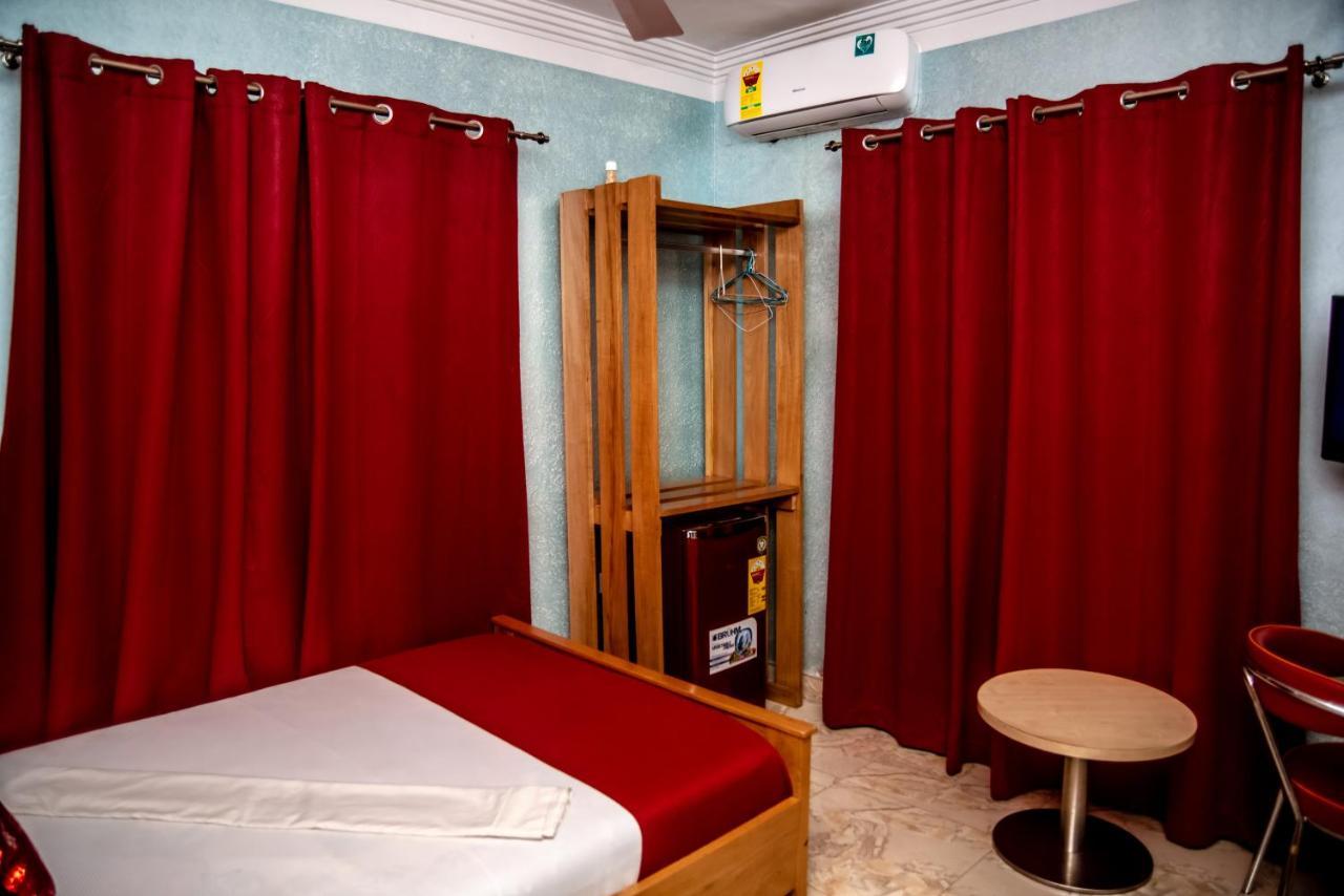 Homey Lodge Kumasi Bagian luar foto