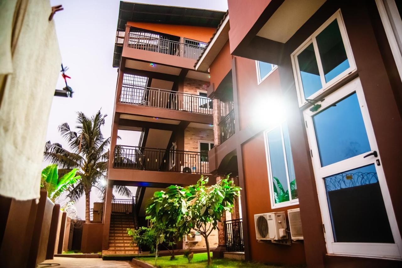 Homey Lodge Kumasi Bagian luar foto