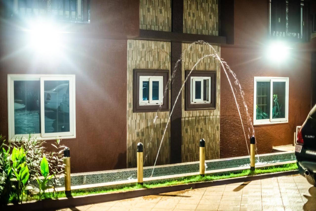 Homey Lodge Kumasi Bagian luar foto