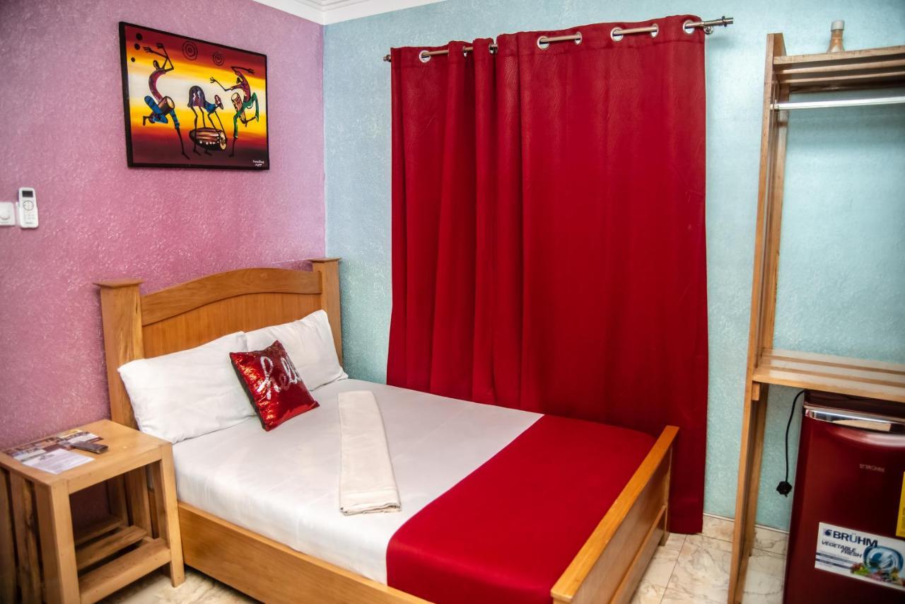 Homey Lodge Kumasi Bagian luar foto