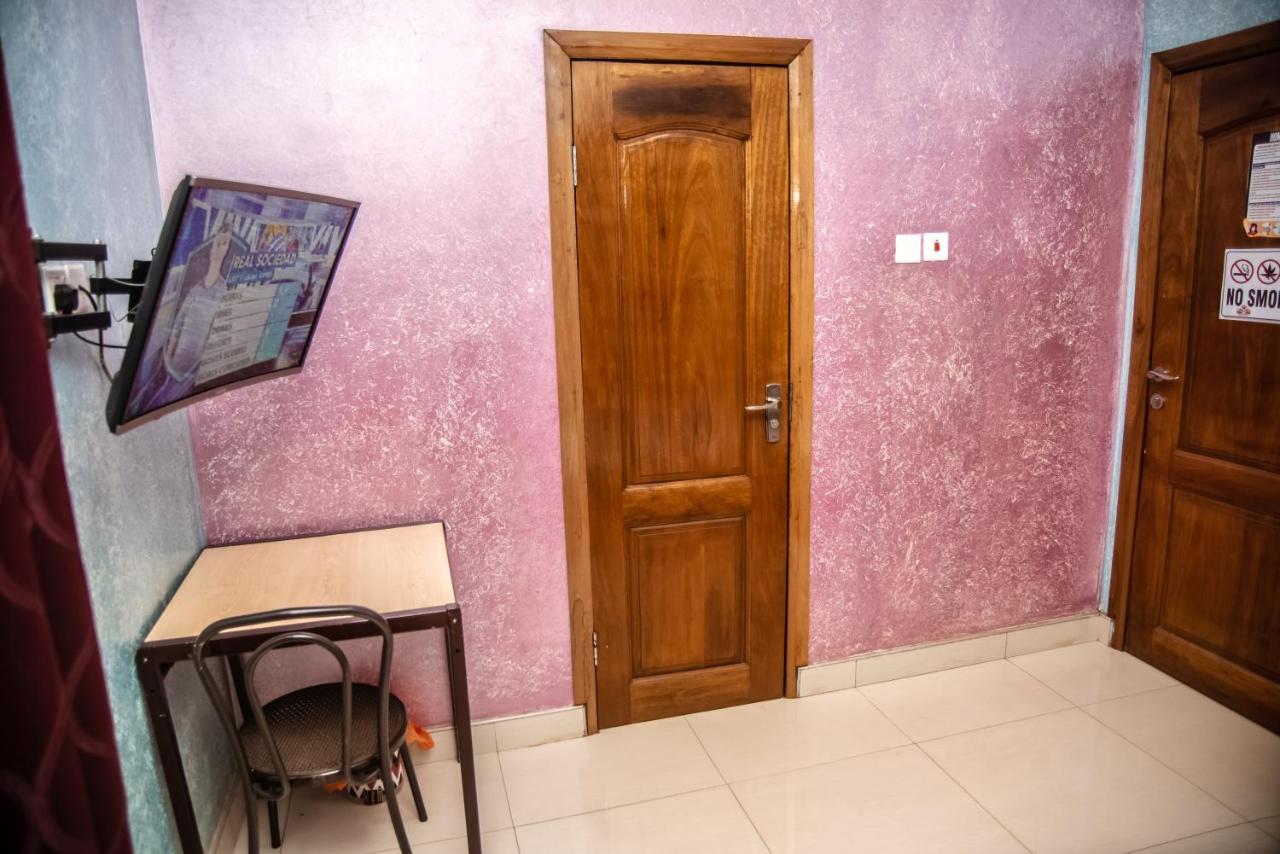 Homey Lodge Kumasi Bagian luar foto