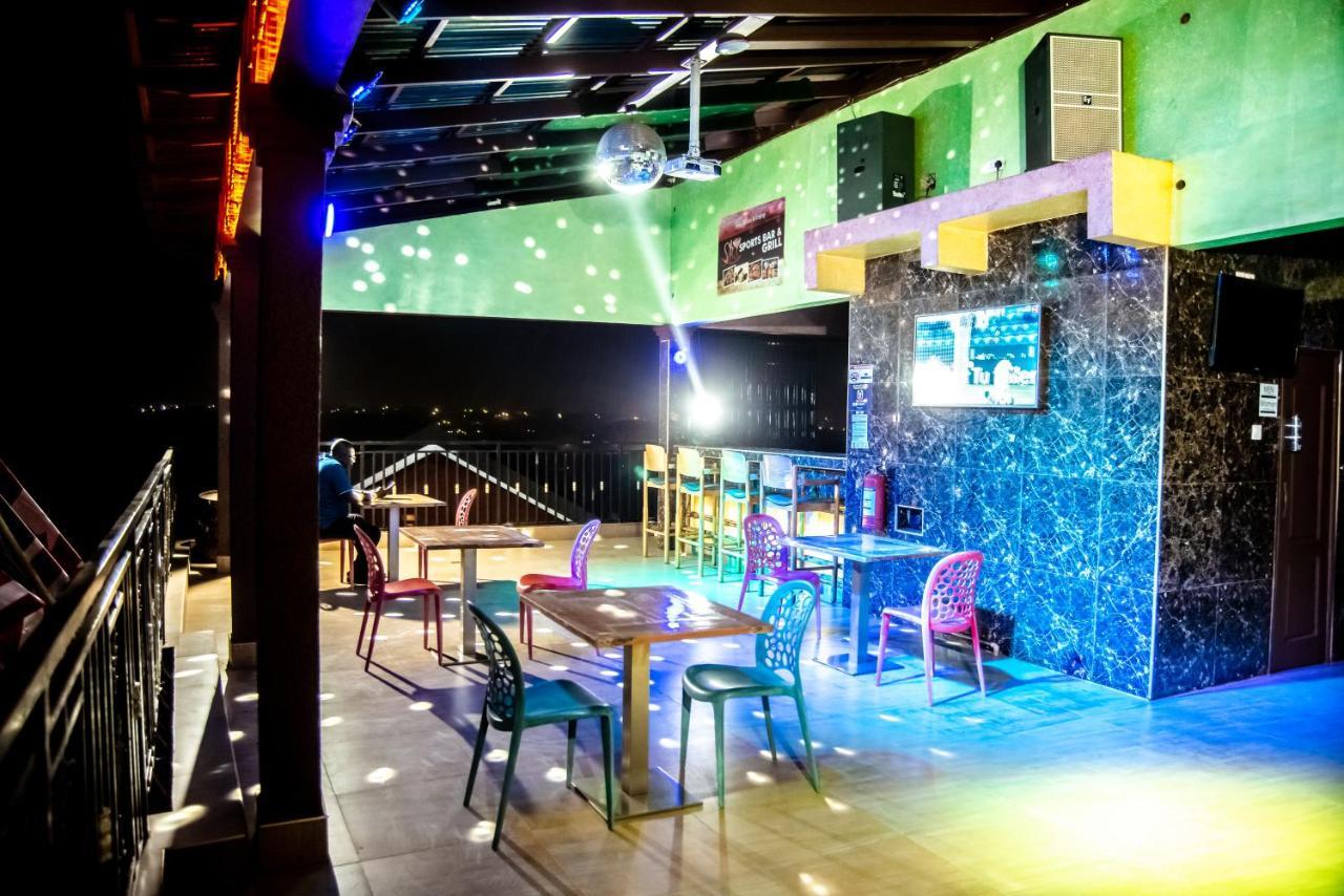 Homey Lodge Kumasi Bagian luar foto