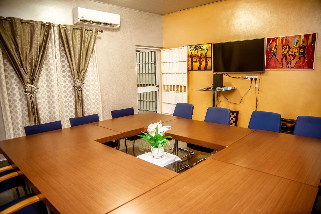 Homey Lodge Kumasi Bagian luar foto