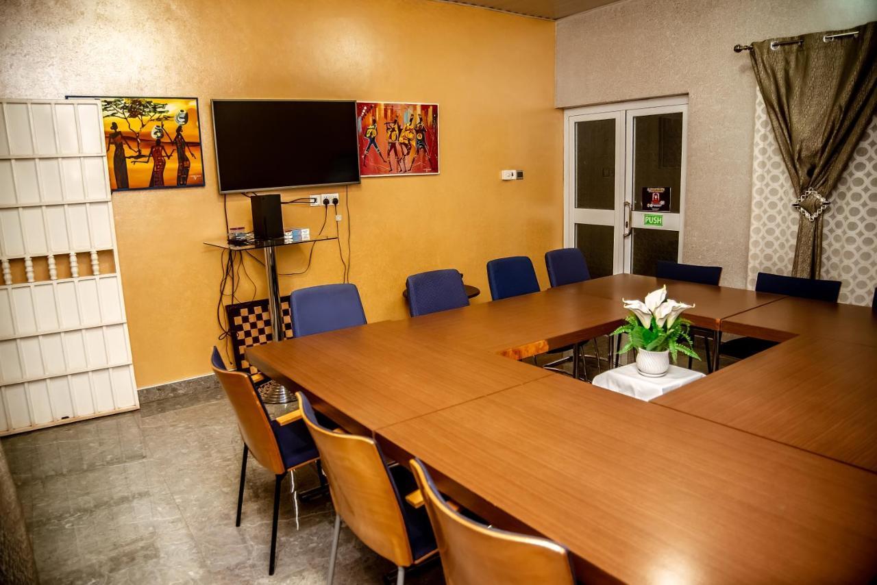 Homey Lodge Kumasi Bagian luar foto