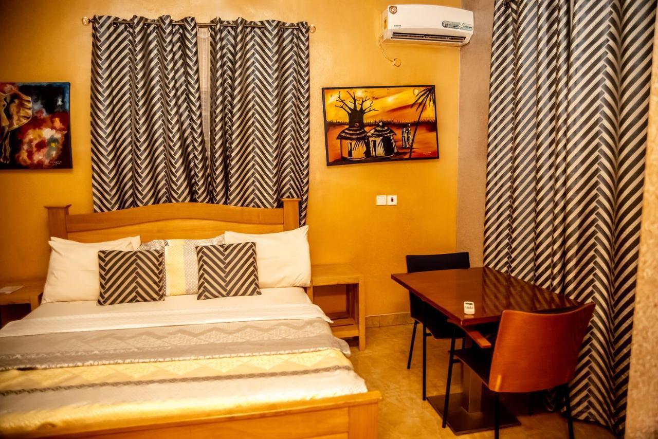 Homey Lodge Kumasi Bagian luar foto
