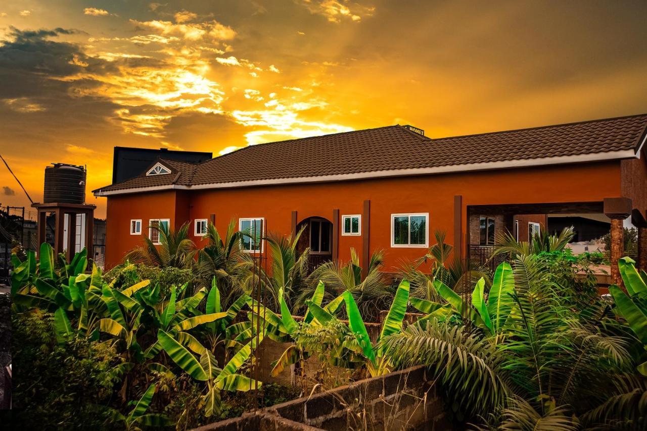 Homey Lodge Kumasi Bagian luar foto
