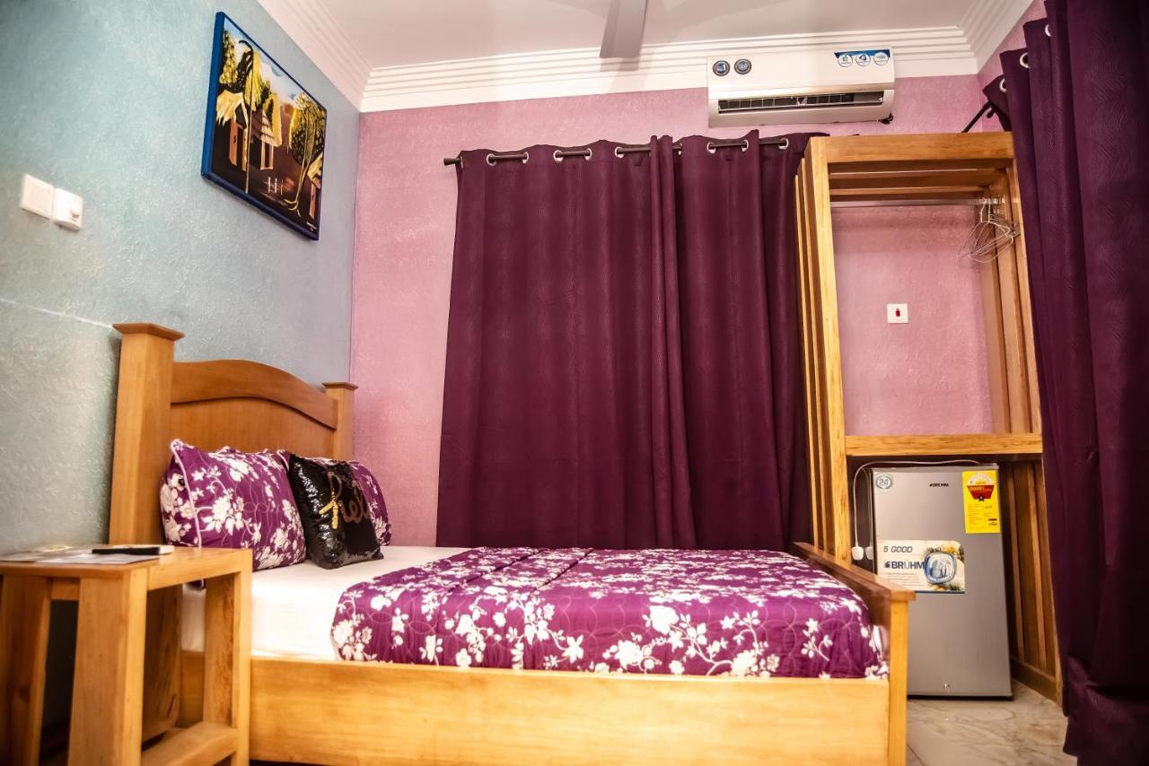 Homey Lodge Kumasi Bagian luar foto