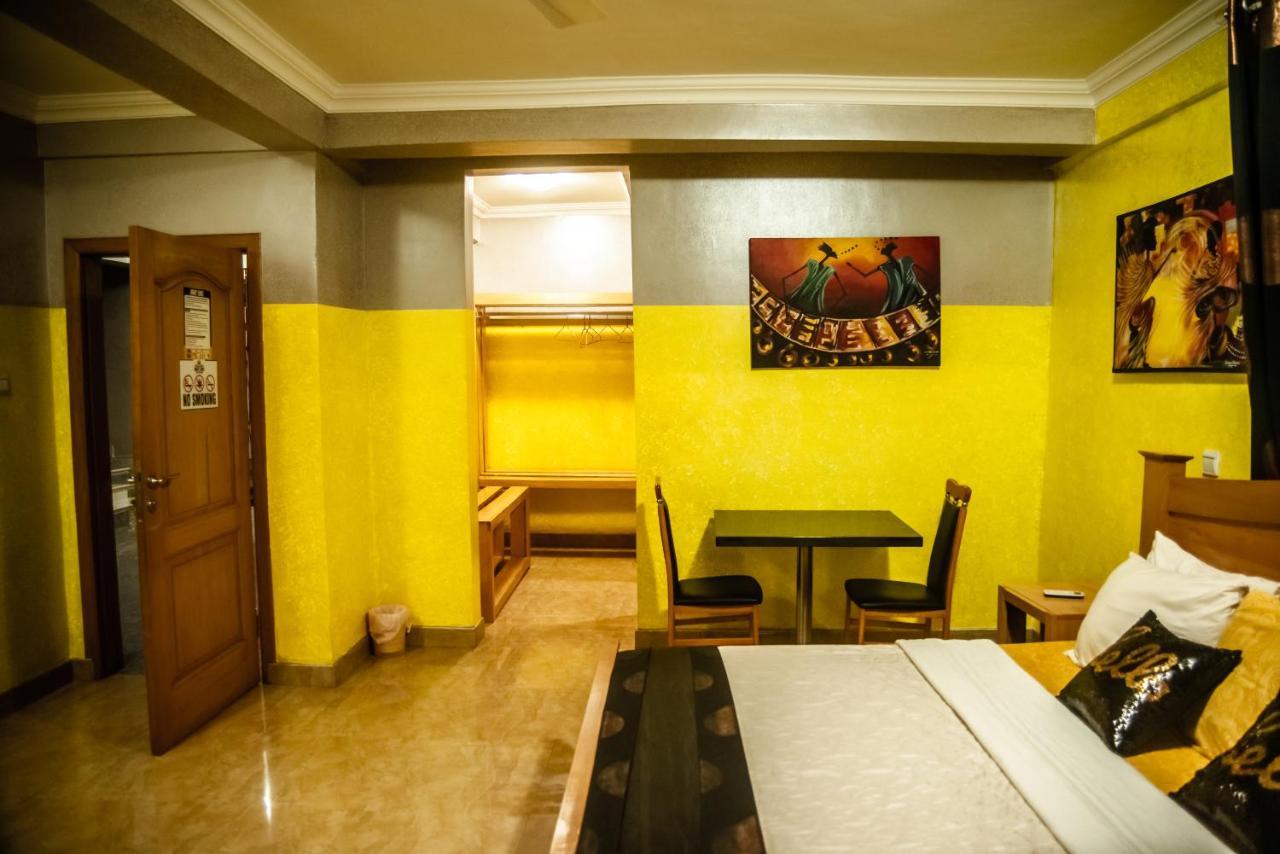 Homey Lodge Kumasi Bagian luar foto