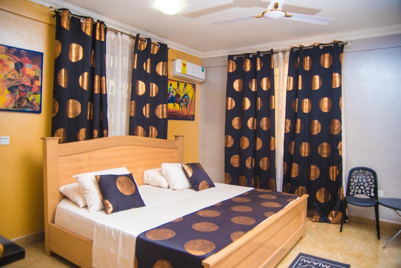 Homey Lodge Kumasi Bagian luar foto