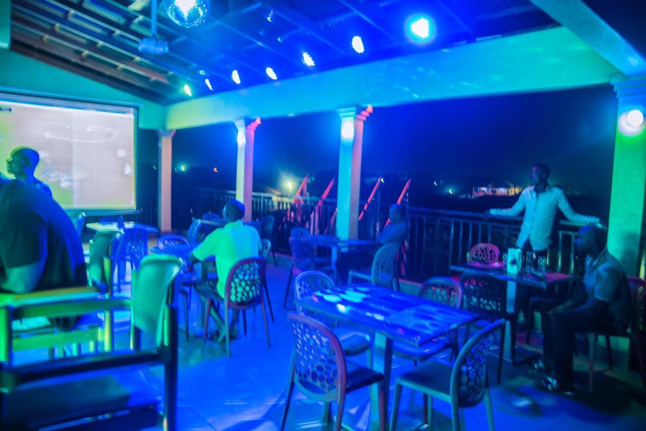 Homey Lodge Kumasi Bagian luar foto