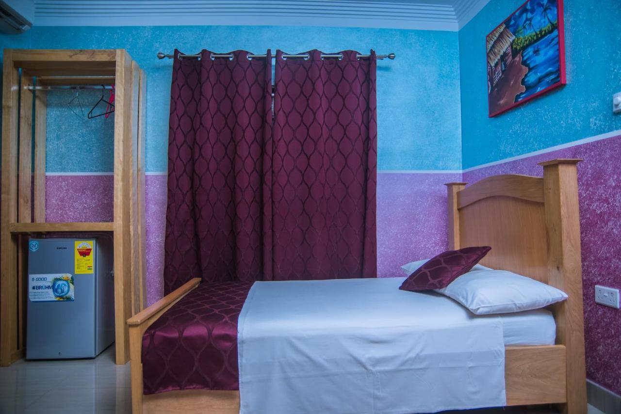 Homey Lodge Kumasi Bagian luar foto