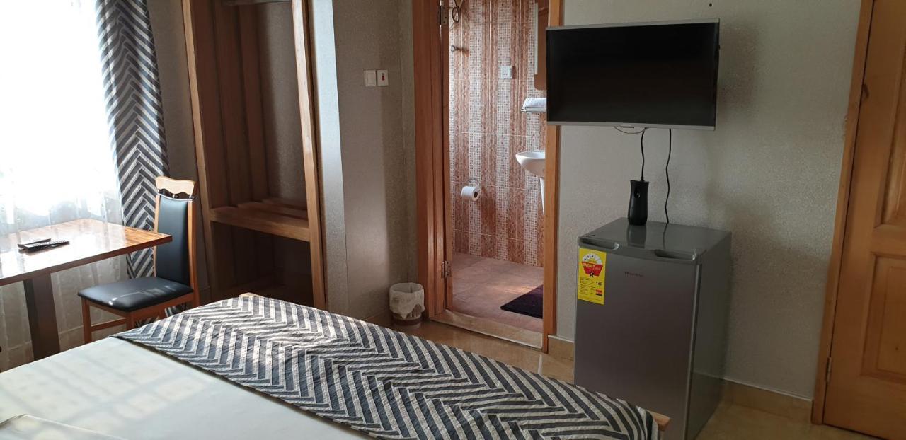 Homey Lodge Kumasi Bagian luar foto